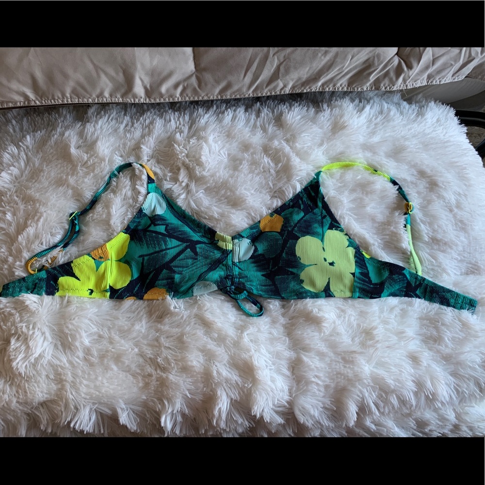 NWOT Aerie Bikini Top Size Large